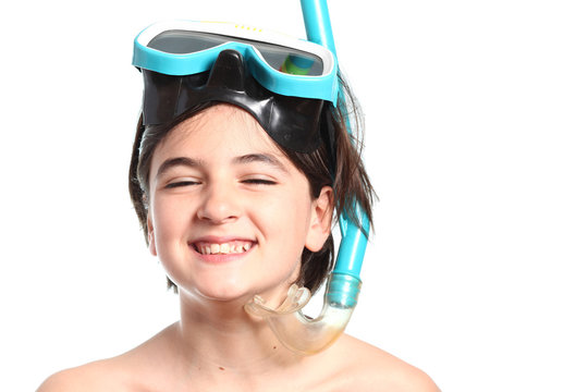 bambina con maschera subacquea