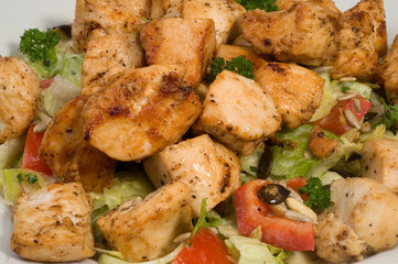 Gebratene Putenbrust auf Salat