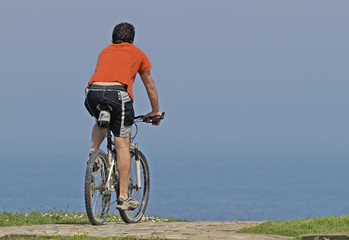 Fototapeta premium Joven en bicicleta