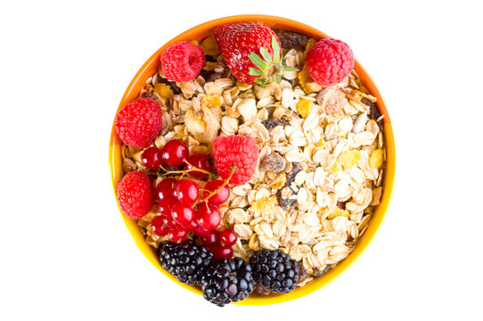 musli and fresh berries