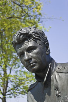 monument to the actor of leonidu bykovu
