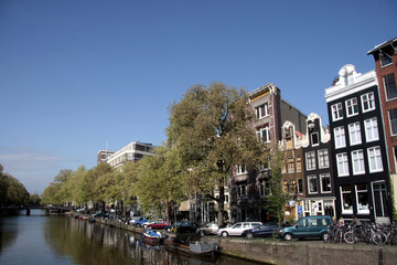 Fototapeta na wymiar Kanałów w Amsterdamie