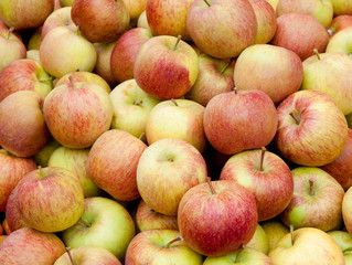 red apples
