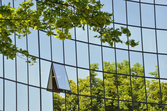 effet miroir sur fa&ccedil;ade vitr&eacute;e