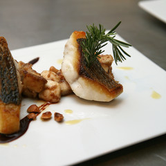 Dos de Bar, caramel de vinaigre et chocolat (Plat Poisson)