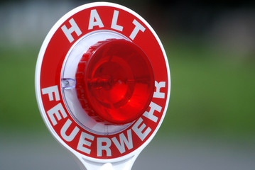 Feuerwehr im Einsatz Halt Feuerwehr Absperrung