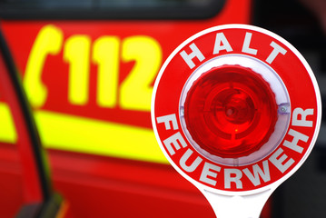 Feuerwehr Notruf 112 Einsatz Halt Feuerwehr Absperrung