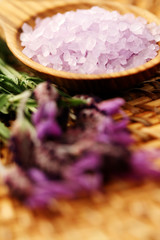 Obraz na płótnie Canvas lavender bath salt