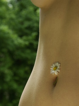 G&auml;nsebl&uuml;mchen Piercing 4