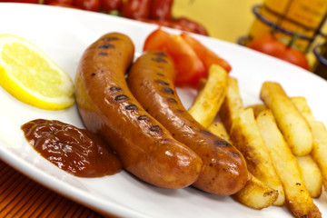 Bratwurst  mit Pommes Frites
