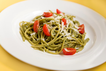 Spaghetti with basil pesto and tomatoes