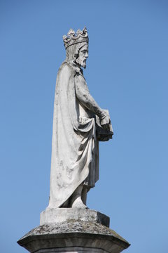 Kazimierz Wielki - pomnik w Bochni, profil