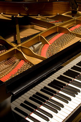 Naklejka premium Grand Piano with cover open