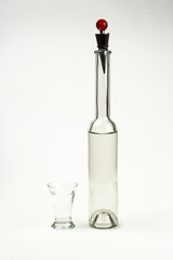 Schnapsflasche mit Gläschen