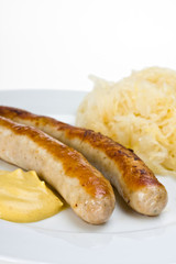 Bratwurst, Senf und Sauerkraut