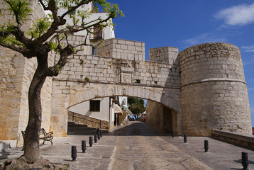 ENTRADA A LA CIUDADELA AMURALLADA DE PEÑISCOLA