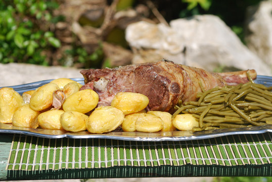 Repas plein air - Gigot d'Agneau cuit
