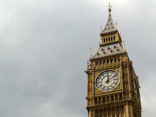 Fototapeta na wymiar Big Ben and a gloomy grey sky.