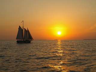 Sonnenuntergang mit Segelschiff vor Key West