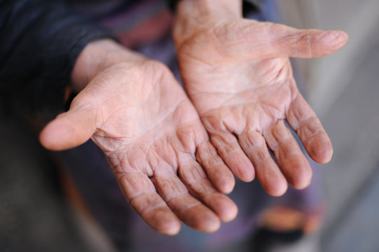 Hands of the old woman
