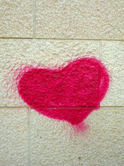 cuore sul muro © Mi.Ti.