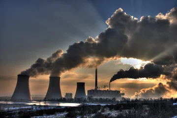Photo sur Plexiglas construction de la ville Vue de la centrale au charbon - cheminées et fumées