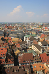 Fototapeta na wymiar Kolorowe dachy w Strasburgu