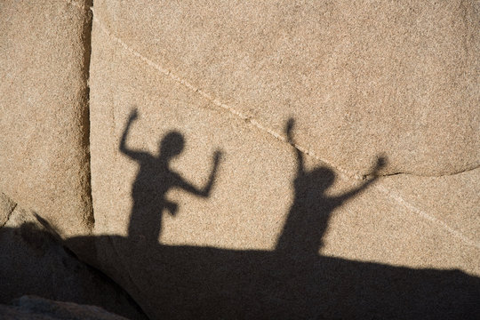 Kinder spielen mit den Schatten, Felsenformation Jumbo Rocks