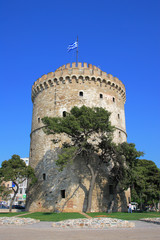 Fototapeta na wymiar white tower in Thessaloniki