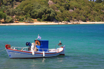 Fototapeta na wymiar Łód¼ rybacka na wyspie Lefkas Jońskie Grecja