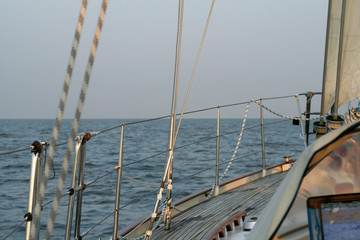 Fototapeta na wymiar Segelyacht, Sportboot auf dem Meer