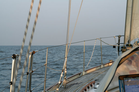 Segelyacht, Sportboot auf dem Meer