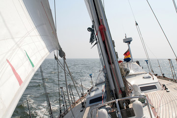 Obraz premium Jacht żaglowy na Atlantyku