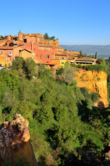 Un village coloré dans le Sud-Est de la France (Roussillon).