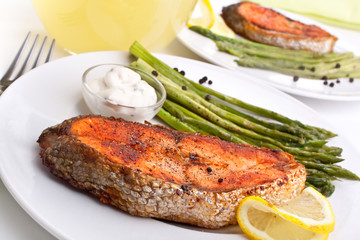 salmon with asparagus, lemon and sauce
