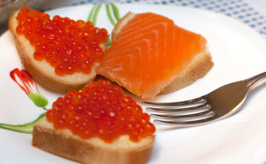 Sandwiches with red roe, salmon