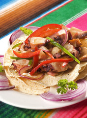 Tostada de pulpo en escabeche. México.