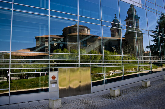 biblioteca p&uacute;blica anxel casal santiago de compostela