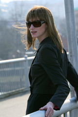 Obraz premium woman on the bridge
