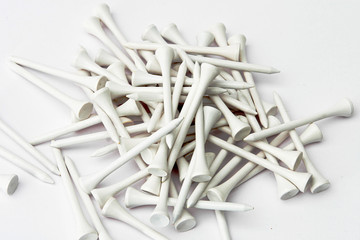 Weiße Golftees