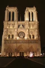 Fototapeta na wymiar Paris - Notre Dame cathedral in night