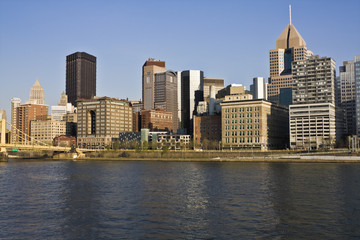 Obraz premium Downtown Pittsburgh accross the river