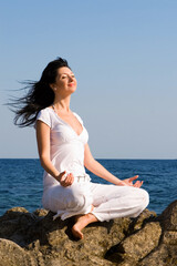 Fototapeta na wymiar young woman meditation in the beach