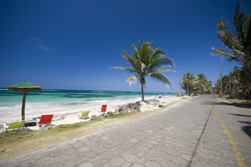 seaside malecon road sallie peachie beach corn island nicaragua