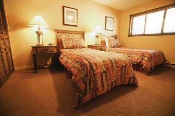 A bedroom with two twin beds