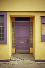 Obraz na płótnie Canvas A purple door