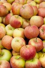 red apples