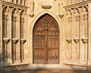 Fototapeta na wymiar Kirchtür Eingang zur Kirche
