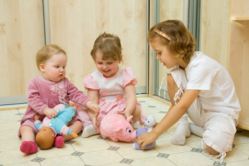 Naklejka premium Little girls playing together