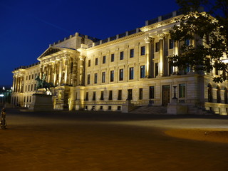 Fototapeta na wymiar Brunswick pałac mieszkalny wieczorem